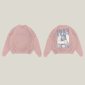 Taylor Swift 1989 Photo Crewneck Pink Medium